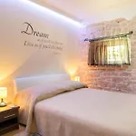 Borgo 8 Apartament *