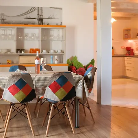 Apartman Borgo 8 *