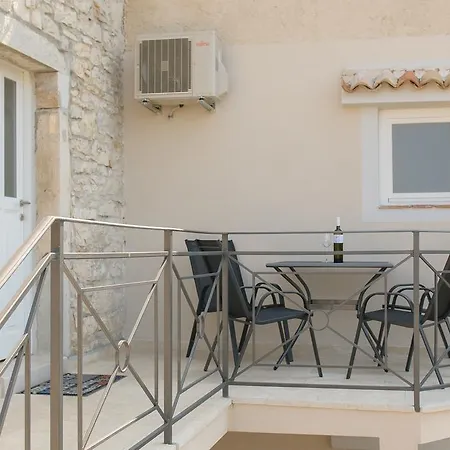 Borgo 8 * Tar-Vabriga