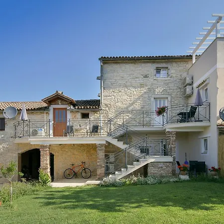 Apartment Borgo 8